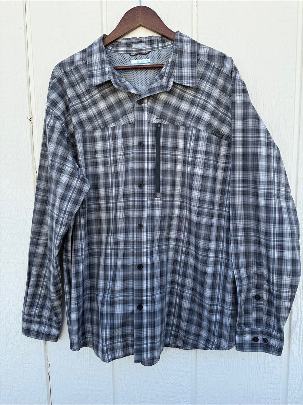 Columbia Sportswear Men's Size XXL Plaid Button Up Shirt with Zip Utility Pocket